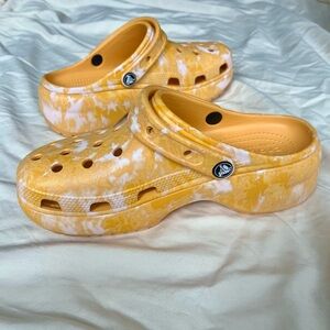 BRAND NEW Platform Crocs - Orange Sorbet - size 8